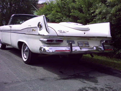 Rear view of the convertible
According to Daniel his dad's car was built in Sweden. Mikael did a lot of mechanical work so far but nothing to the body. 
